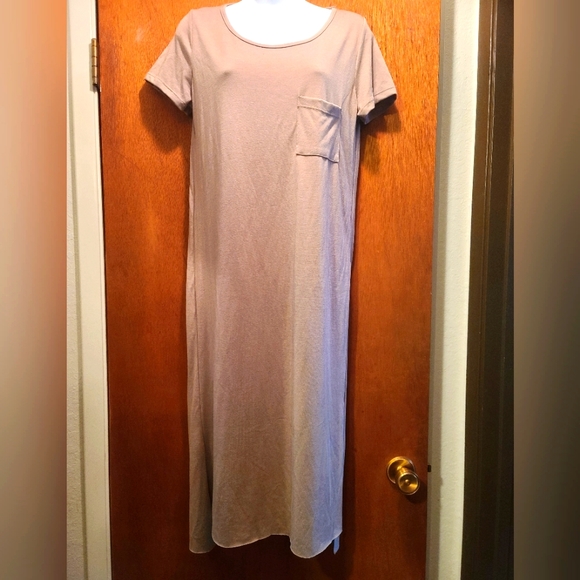Stevie Hender Dresses & Skirts - Stevie Hender tan/sand t-shirt shorts sleeve dress szL never worn